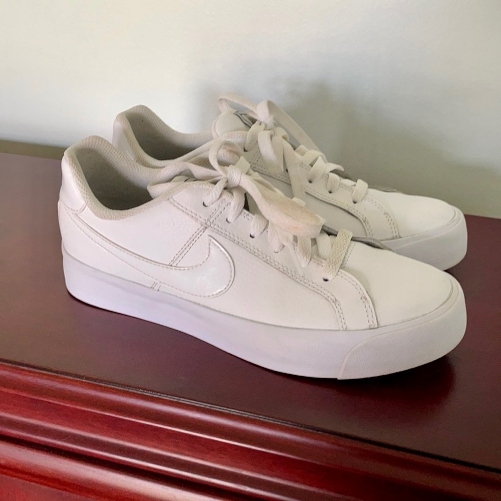 Nike Tennis Shoes